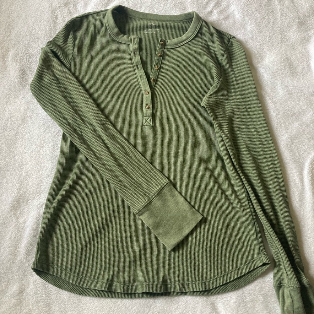 4 medium aerie henleys